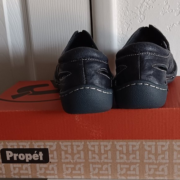 NEW In Box   Womens PROPET Navy Shoe with Cutouts. - Picture 2 of 5